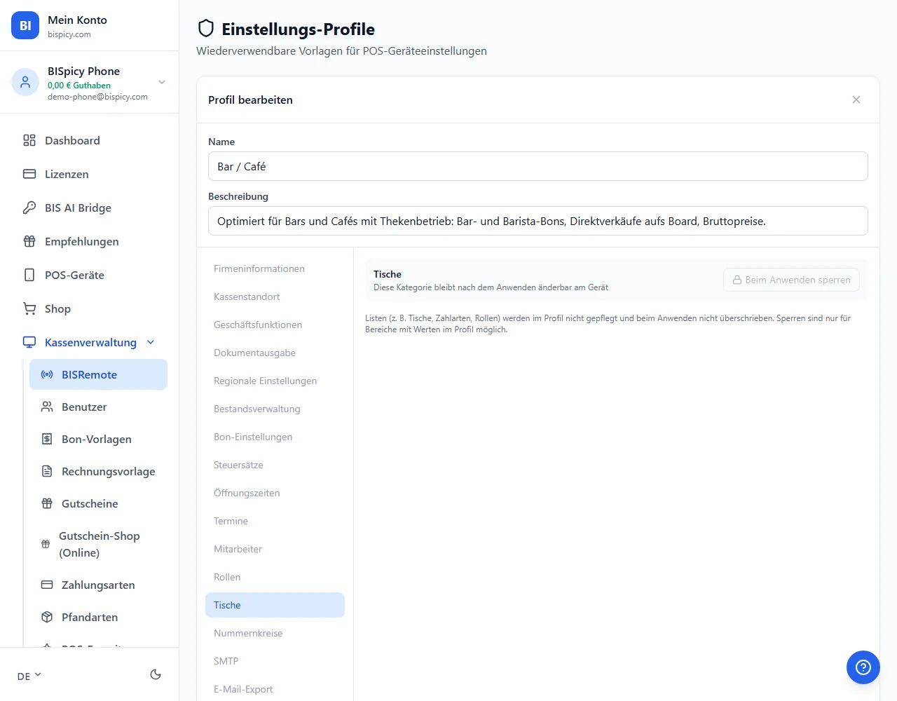 Seite Einstellungs-Profile mit geöffnetem Profil Bar / Café: Name und Beschreibung, links die Liste der Bereiche von Firmeninformationen bis E-Mail-Export, rechts für Tische der Hinweis, dass die Kategorie nach dem Anwenden am Gerät änderbar bleibt und Listen im Profil nicht gepflegt werden
