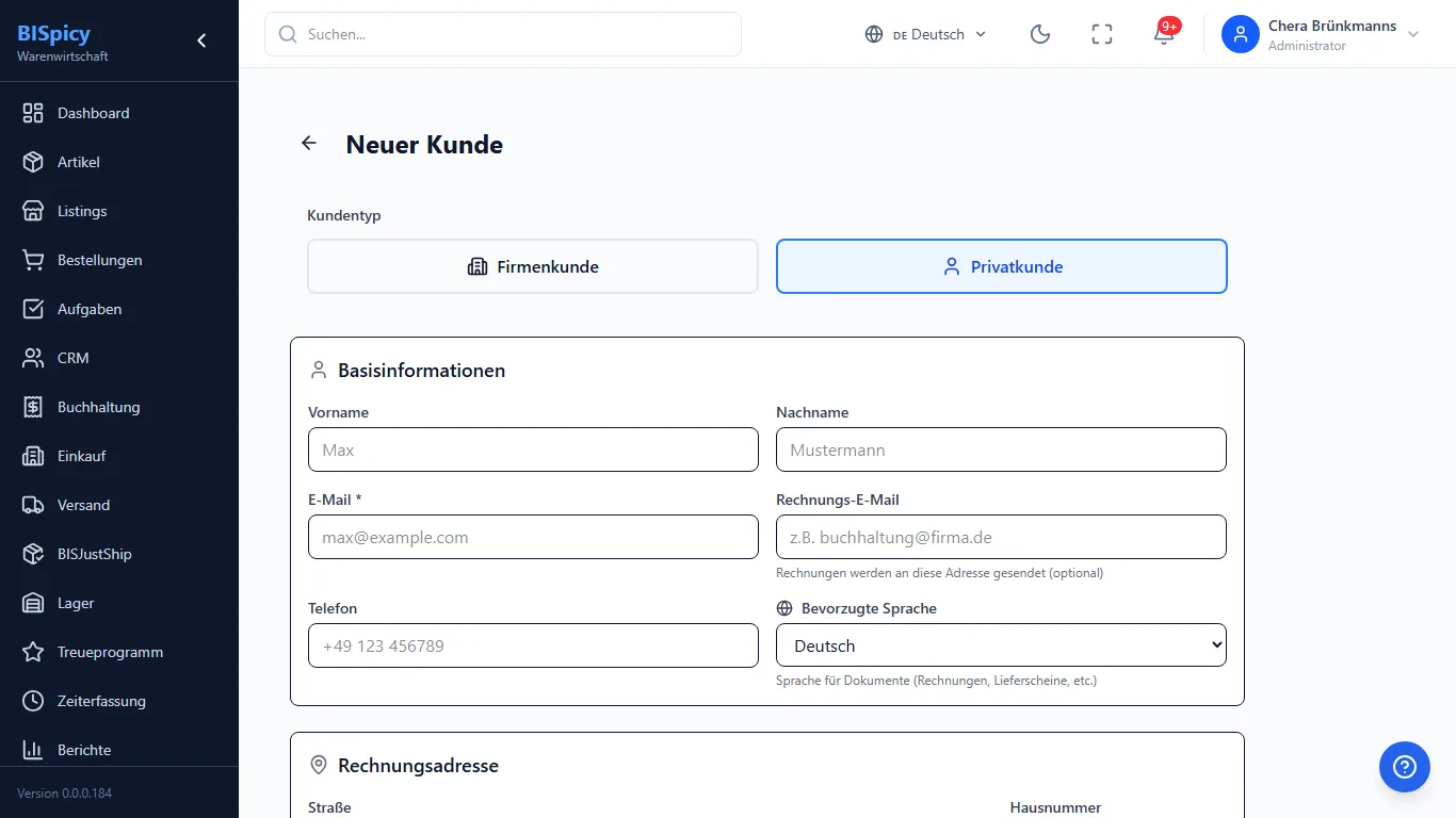 Formular Neuer Kunde in BISpicy ERP: Auswahl des Kundentyps Firmenkunde oder Privatkunde, Basisinformationen mit Vorname, Nachname, E-Mail, separater Rechnungs-E-Mail und bevorzugter Sprache für Dokumente sowie die Rechnungsadresse