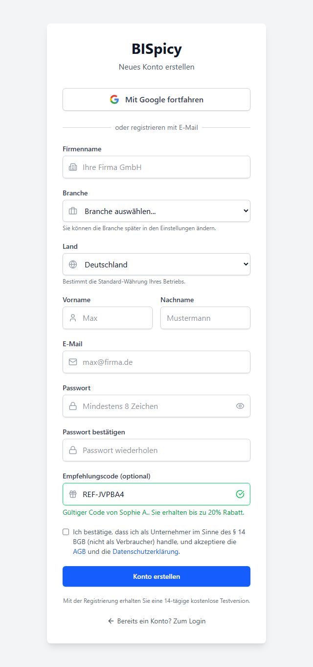 BISpicy-Registrierungsformular auf Deutsch mit dem Button Mit Google fortfahren und dem Feld Empfehlungscode (optional), vorausgefüllt mit einem Code, grünem Häkchen und dem Hinweis Gültiger Code von Sophie A. Sie erhalten bis zu 20% Rabatt